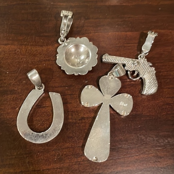 Stiff Collar Necklace with 4 Pendants Fashion Jewelry - Picture 11 of 11